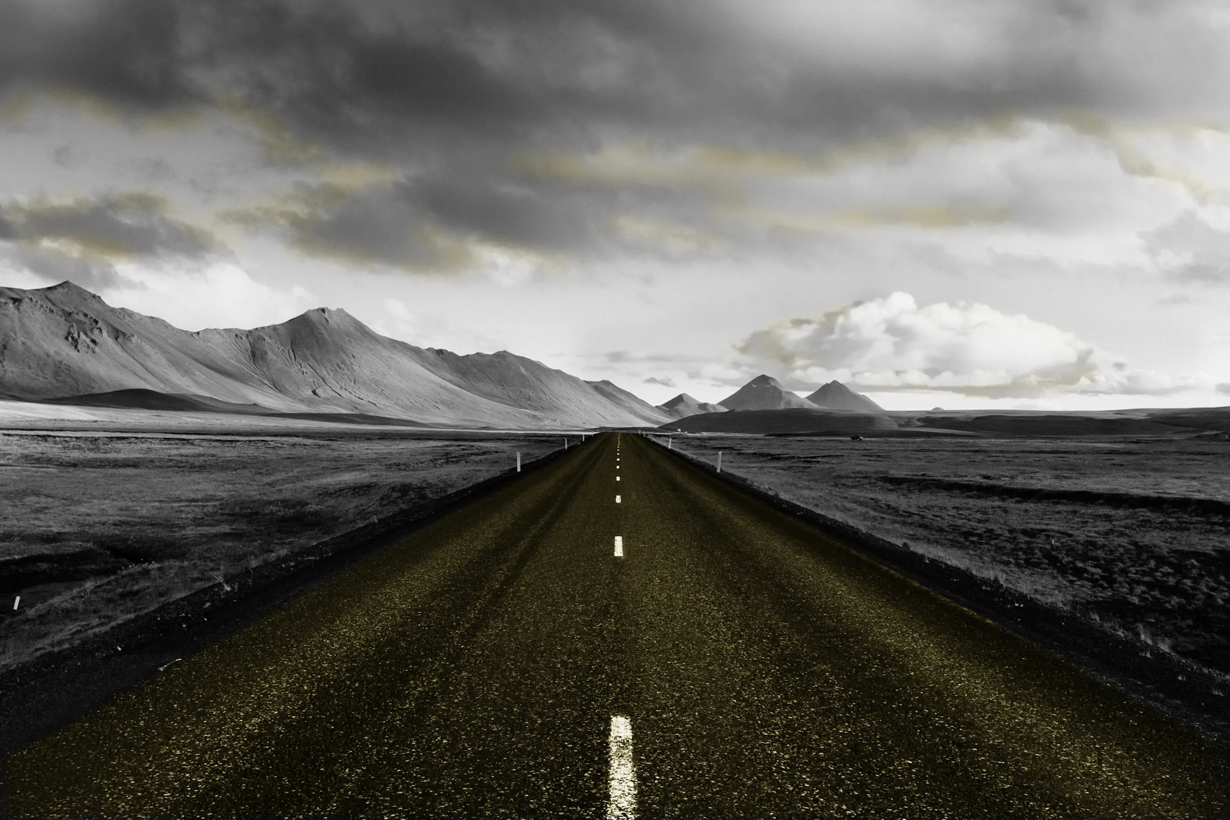 Text Auto-completion on Android Using the Levenshtein Distance