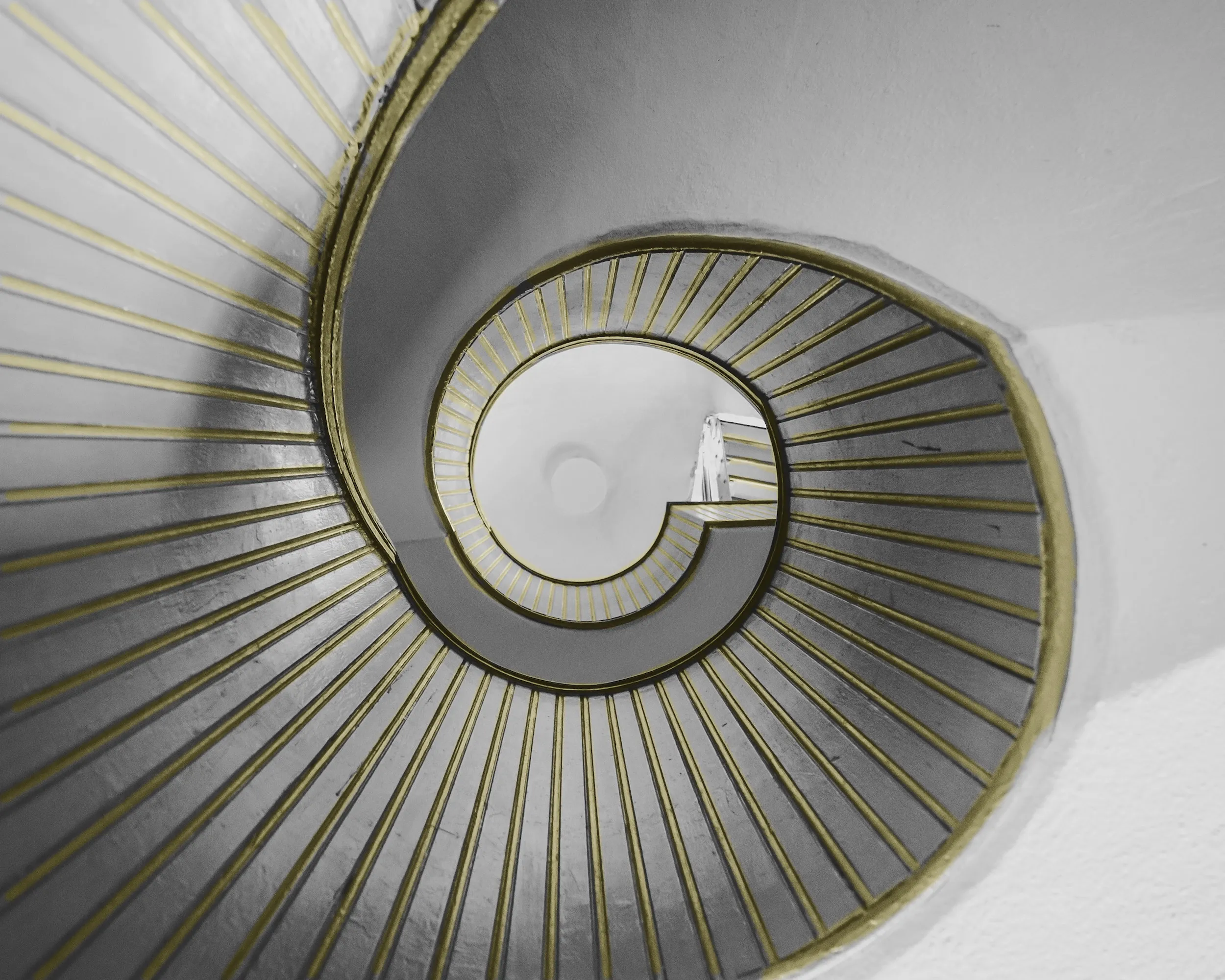 Demystifying Principal Component Analysis: Handling the Curse of Dimensionality